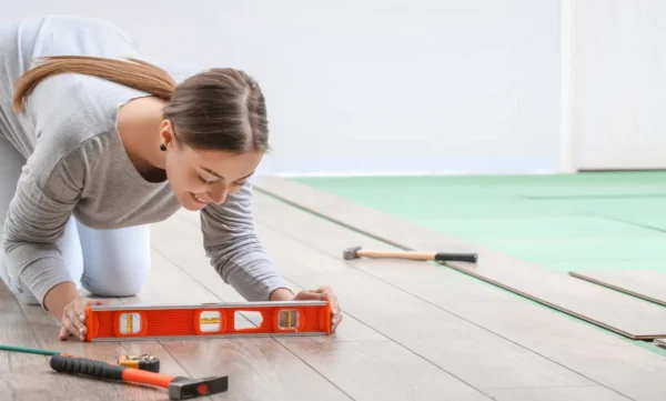 Polaganje laminata: samostojno ali najem profesionalcev?